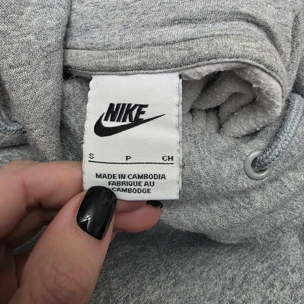 Nike sportswear essential